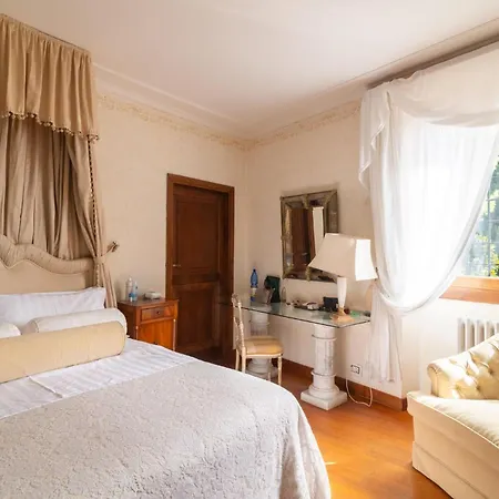 Stunning In With Private Swimming Pool, Be Inside Or Outside Hébergement de vacances