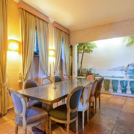 Stunning In With Private Swimming Pool, Be Inside Or Outside *